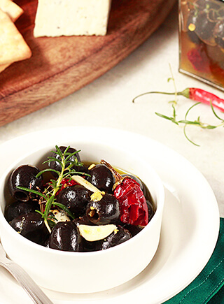 Chilli Garlic Olives 